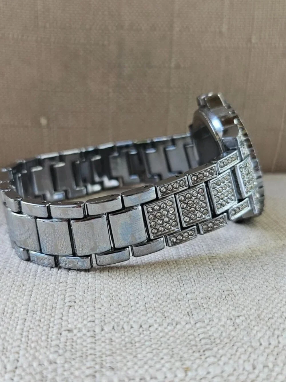 Crystals Accent Face Bezel Wristwatch Silver Tone Fashion Analog Quartz watch